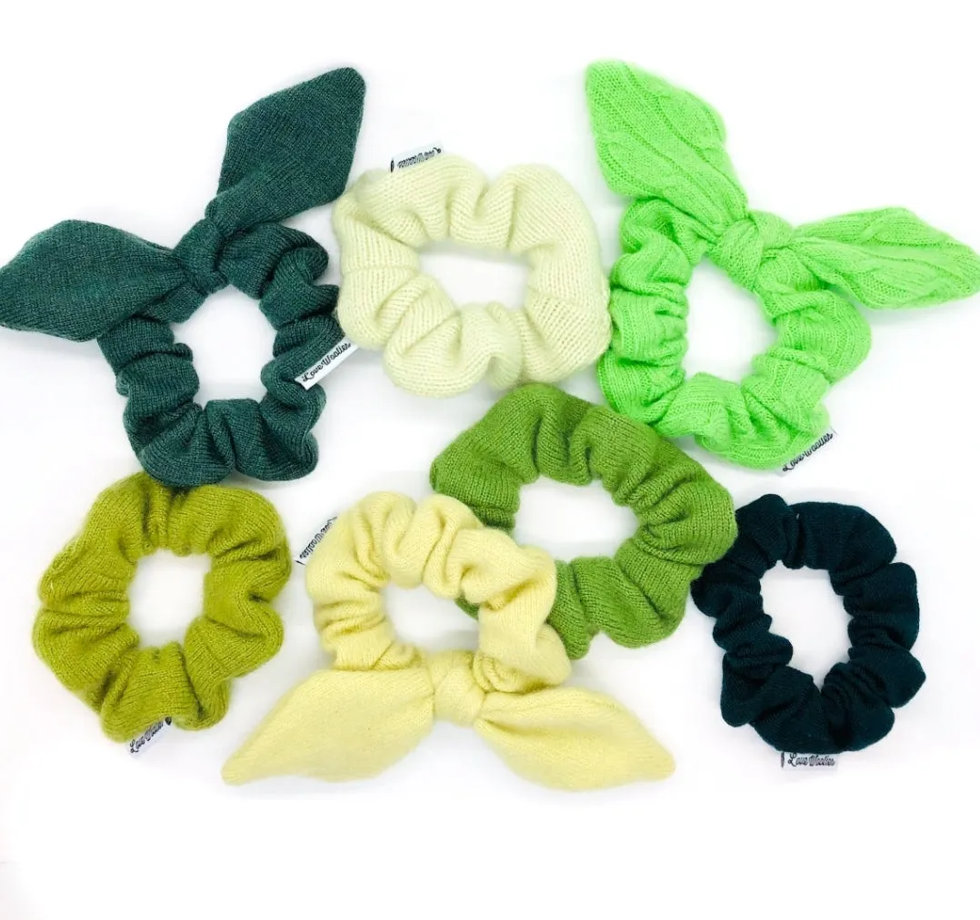 SURPRISE GREEN SCRUNCHIE